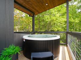 The Little Timber Cozy Hot Tub Fireplace, hotel Townsendben