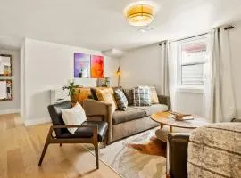 Designer's Lake Lounge
