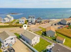 2-Min Walk to Beach Large Deck with Outdoor Sofas