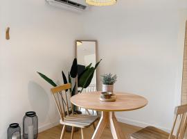 Studio cosy avec extérieur - Lyon Eurexpo Stadium, hotel v destinaci Chassieu