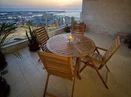 Sea Breeze - Modern Marina Stay