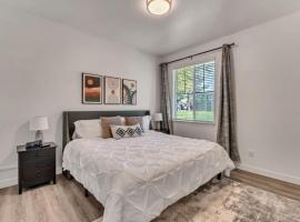 1st Fl King Beds Pool Garage - Near AFB, hotel v destinaci Clearfield