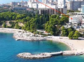 STELLA'S BEACHFRONT Aparthotel, отель в Сплите