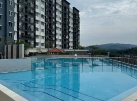 Cozy Condo with Scenic Views near Kuala Lumpur, acomoda&ccedil;&atilde;o em condom&iacute;nio em Hulu Langat