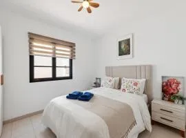 Habitaciones amplias cerca de la playa y del aeropuerto