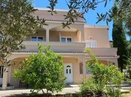 Apartments with parking spaces Lopar, Rab - 24597