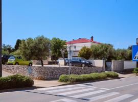 Apartments with parking spaces Losinj, Losinj - 24690, ξενοδοχείο σε Mali Lošinj