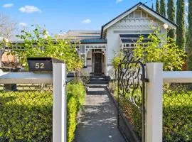 Simon's Simmon='s Stay - Wagga CBD