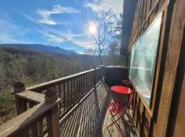 Great View Location Studio Log Cabin Hot Tub