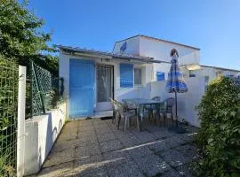 Maisonnette proche plage et commerces, animaux admis, parking privé - FR-1-476-33