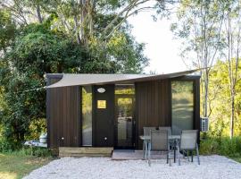 Hill Creek Tiny House 4 by Tiny Away, mini casa em Perwillowen