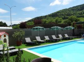 Hôtel Restaurant Chaléat Sapet, hotel v destinaci Satillieu
