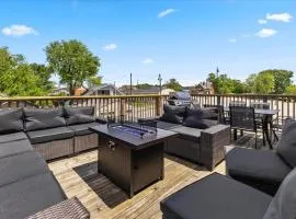 Stylish 2-Story Retreat w Balcony & Parking