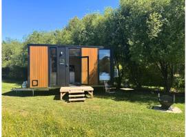 Brookie Box by Tiny Away, glamping site in Myrrhee