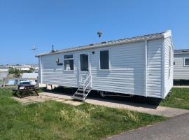 Pet-Free Swift Burgundy Family Holiday Home at Littlesea Holiday Park, Weymouth, hotel in Wyke Regis