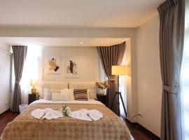 Private Pool Villas Sukhumvit 26 Near BTS Phrom Phong and EmSphere，曼谷的高爾夫飯店