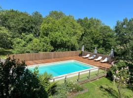 Gîte Dordogne Périgord, viešbutis mieste Hautefort