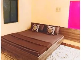 Hotel Yuvraj AC OR NON AC BOTH ROOM Dwarka Gujrat