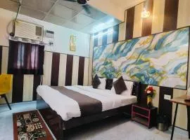 Hotel Mannat Centric - 5 Mins From Lajpat Nagar Metro