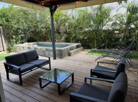 Maison Ti Corail avec Piscine, hotell sihtkohas Saint-Paul