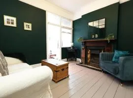 Spacious Cardiff Home with Garden and Wifi!