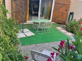 Studio tout équipé à la nuitée ou plus,proche aéroport Bastia, villa in Lucciana