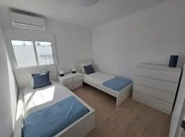 Beachside Renovated 1BR apt -107