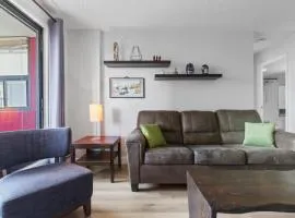 Suite near Downtown, BMO, Stampede, Free Parking