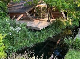 Island A-Frame, khu glamping ở Winchester