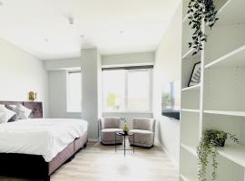 Comfortable Room w Private Bathroom & Fast WiFi, hotel in Raamsdonksveer