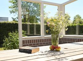 Villa Mer - Terra Nova, detached bungalow with XXL garden, near the beach, hotel in Cadzand