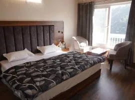 The Oak & Lake View Resort By Mind My Trip