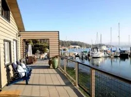 Tranquil Waterfront Escape on Morro Bay: Modern Glamping Perfect for Family Vacations in California