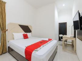 RedDoorz at Jatiwaringin near Exit Toll Pondok Gede, hotel poblíž Letiště Halim Perdanakusuma - HLP, Pangkalan
