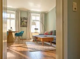 Papagei in der Schweriner Altstadt - ABC569