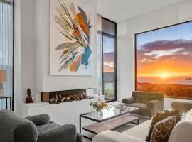 OMG the Views! Your Luxury Bay Retreat Awaits!