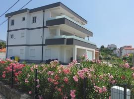 Ferienwohnung Adriaperle Villa Casper mit Whirlpool, hotel i Palit