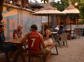 Trip'n'Hostel Pink Bubble, khách sạn ở Tiranë