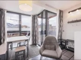 APT confortable centre station face aux pistes de Val Thorens