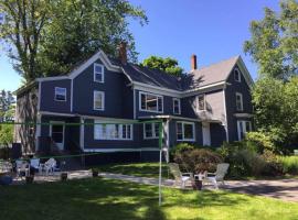 Back Cove - Sunny 2nd Floor Condo – hotel w mieście Portland