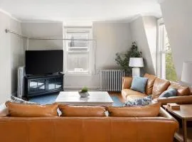 Skyline 138 Charming West End Mansard Penthouse