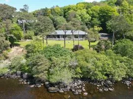 Caragh Lake House - Lakefront Escape and Sauna