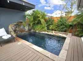 Saragossa Poolside Paradise