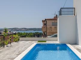 Luxury apart, beach, swimming pool, Okrug, Trogir, hotel a Razvala