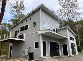 Lake Cabin Ideal for Outdoor Adventures in Maine