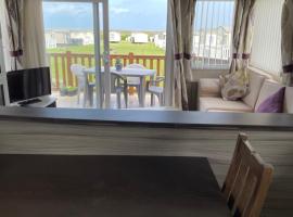 Much Loved Family Static Caravan, glamping em Westward Ho