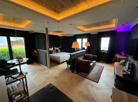 Suite Deluxe by KN