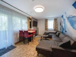 ELLIS Apartment