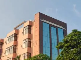 Hotel Grand Lucent - Near Gokul Temple - Loved by Devotees