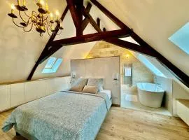 Le Loft - By BEST KEYS - Prestige - Vue Cathédrale - Poutres Apparentes - Baignoire Îlot - Centre Ville - Smart TV - WiFi Illimité - Check-in Autonome